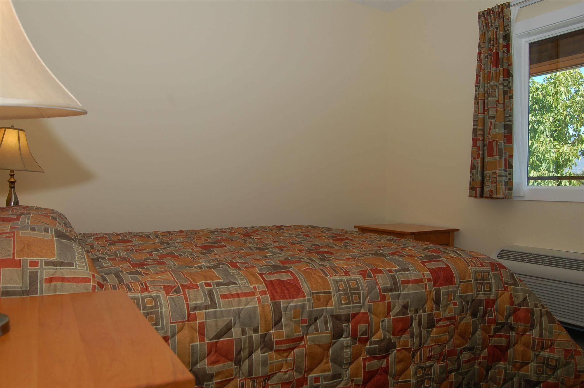 Summerland Motel Экстерьер фото