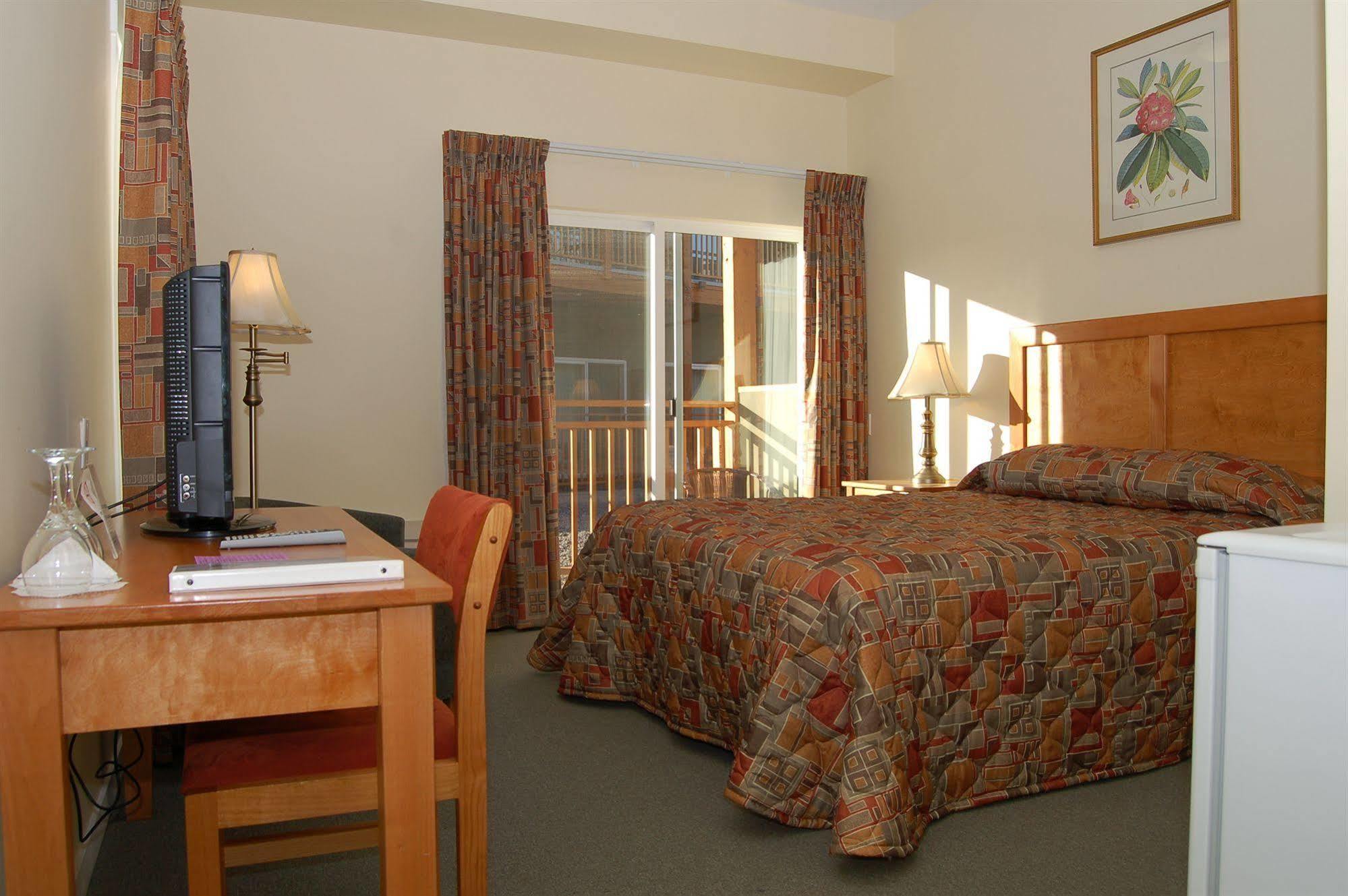 Summerland Motel Экстерьер фото